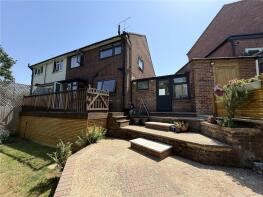 34, Beacon Close, Wrecclesham, Farnham GU10 4PA