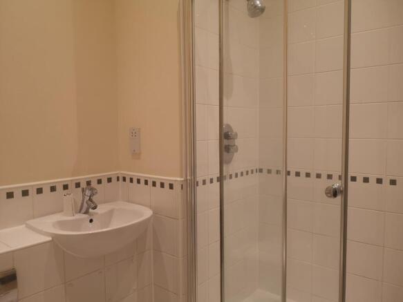2 bed Flat to rent Image 6