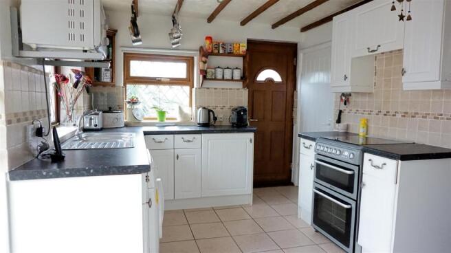 EXTENDED FITTED KITCHEN