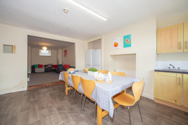 8 bed Terraced to rent Image 4