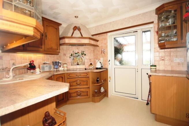 12 ROMAN WAY - KITCH