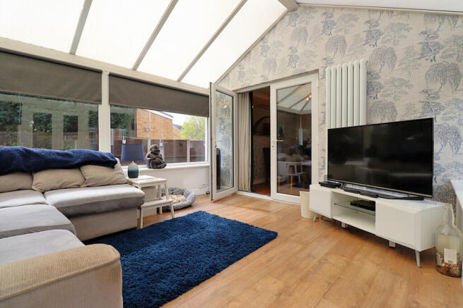 5 bed Detached for sale Image 9
