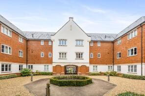 10, Longhurst House, Scholars Walk, Horsham RH12 1AD