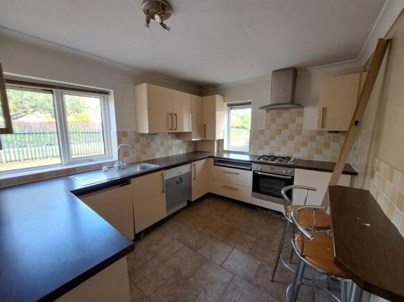 3 bed Flat for sale Image 10
