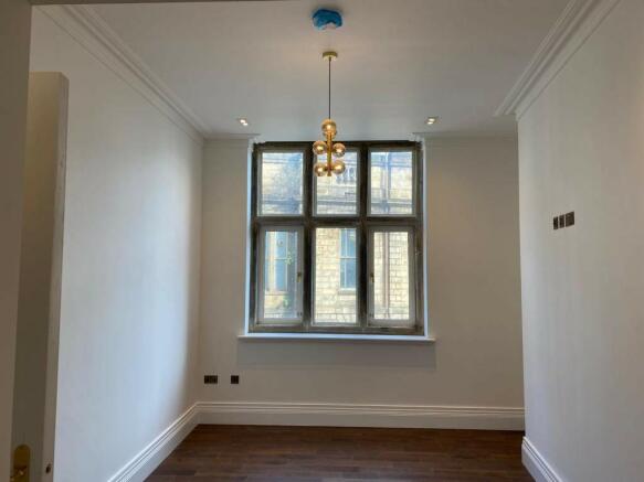 3 bed Flat to rent Image 11