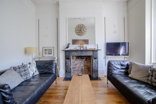 8390710-interior02.jpg