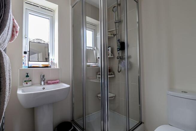 Ensuite to Bed 1