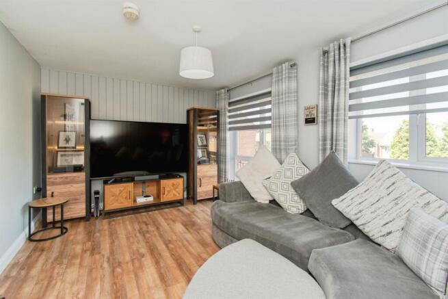 3 bed Town House for sale Image 7