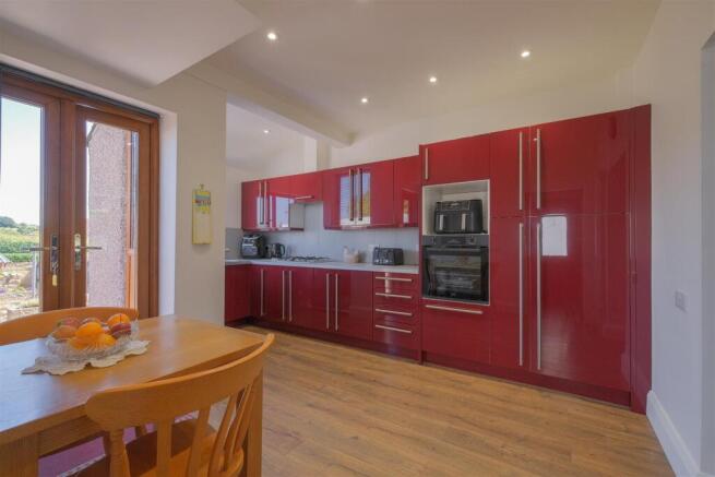 3 bed Semi-Detached for sale Image 8