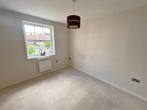 2 bed Flat for sale Image 11