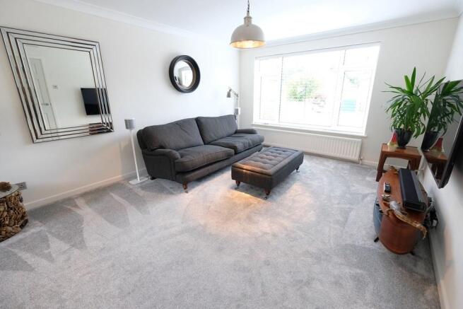 SITTING/DINING ROOM