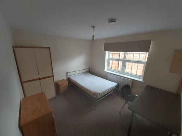 6 bed Detached to rent Image 4