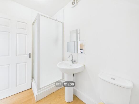 Studio to rent Image 10