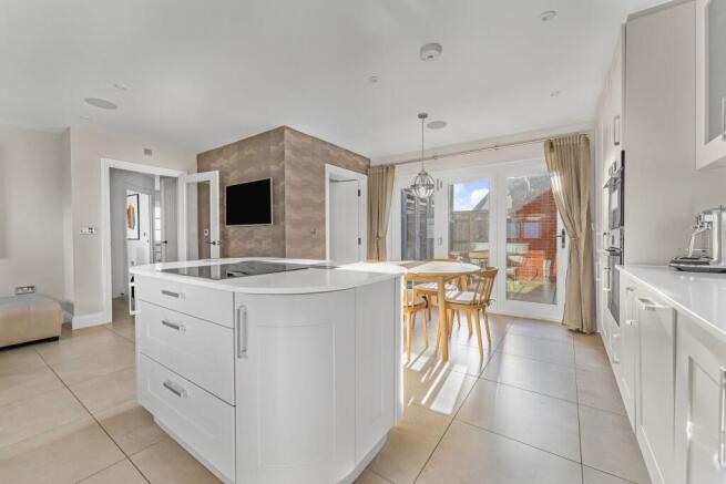 Kitchen/Breakfast/Family