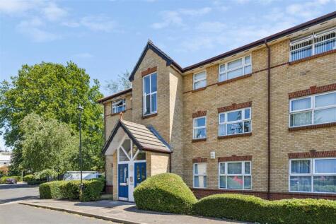 Monmouth Close, London, W4