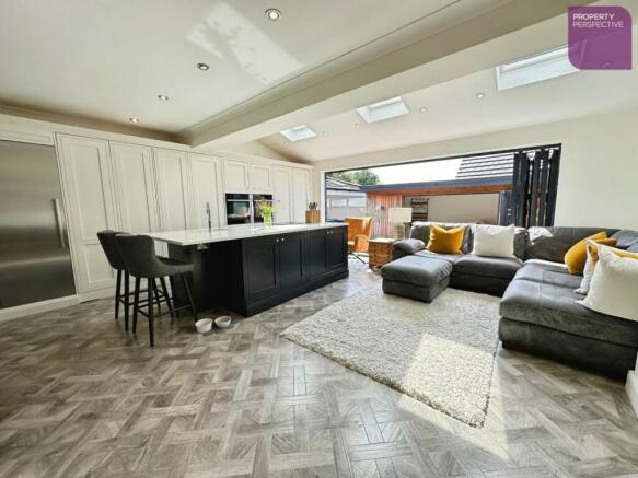 Kitchen/diner/family area