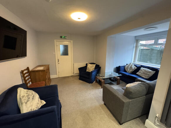 1 bed House Share to rent Image 6