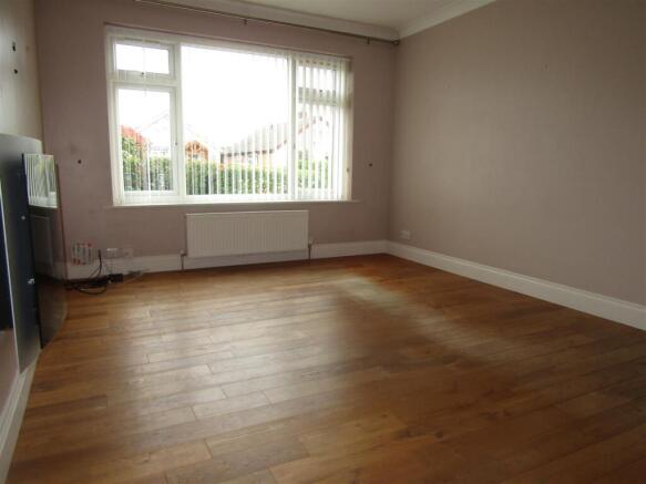 4 bed Bungalow for sale Image 8