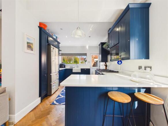 4 bed Semi-Detached for sale Image 4