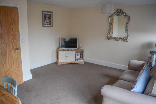 2 bed Apartment to rent Image 4