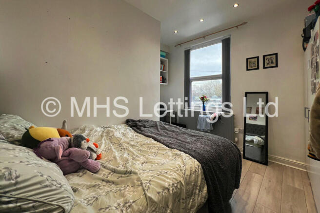 6 bed Terraced to rent Image 5