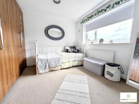 3 bed Semi-Detached for sale Image 6