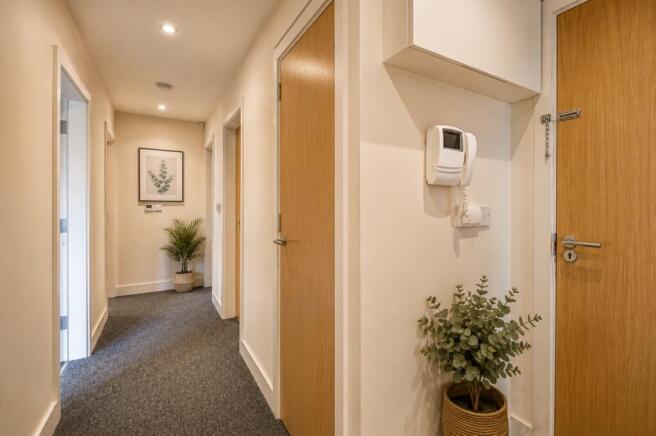 2 bed Apartment to rent Image 8
