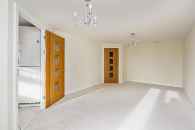 Apartment 22 Brueton Place_11.jpg