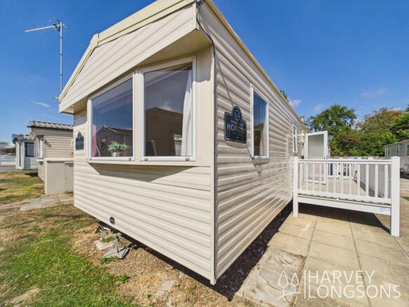 ABI Horizon exterior with side decking at Felixsto