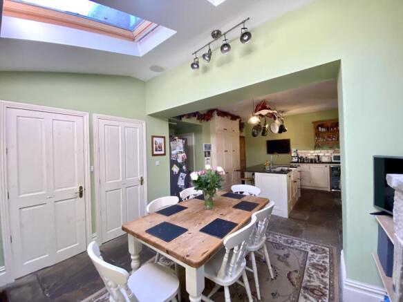 3 bed Semi-Detached for sale Image 6