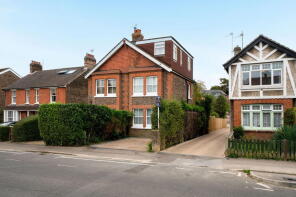 62, Queens Road, Haywards Heath RH16 1EE