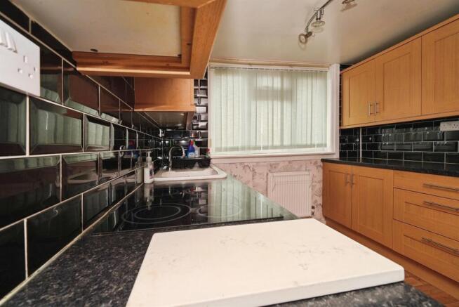 2 bed Detached Bungalow for sale Image 8