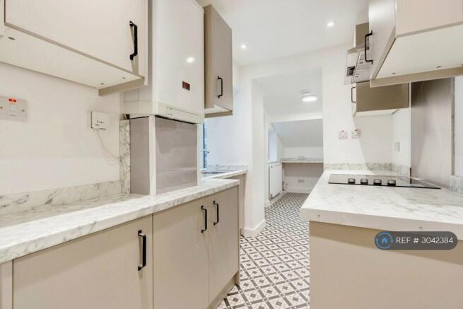3 bed Terraced to rent Image 9