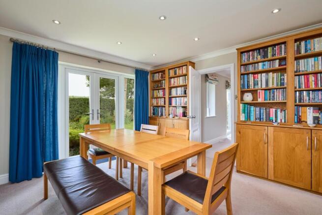 4 bed Detached for sale Image 8