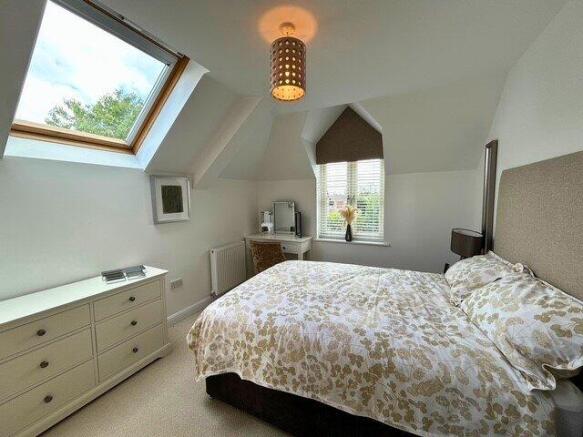 2 bed Apartment to rent Image 4