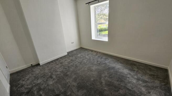 2 bed House to rent Image 5