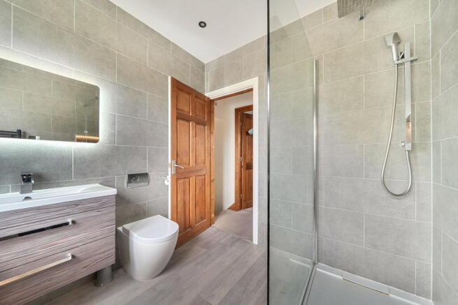 5 bed Semi-Detached for sale Image 9