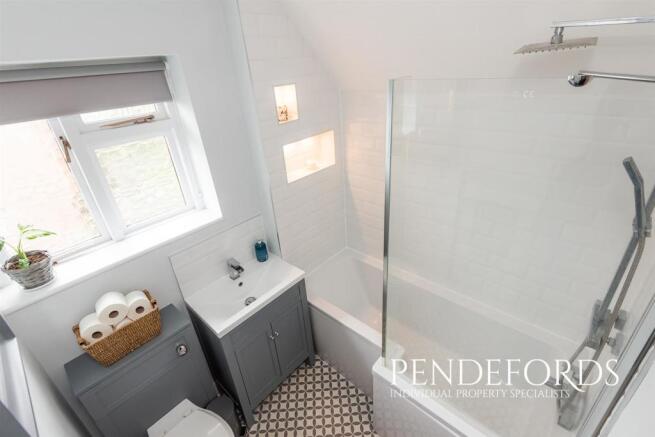 Bathroom 1.jpg