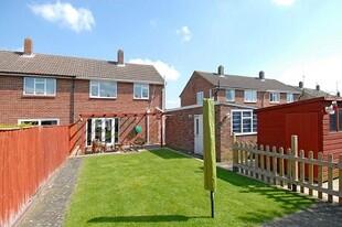 Well kept rear garden