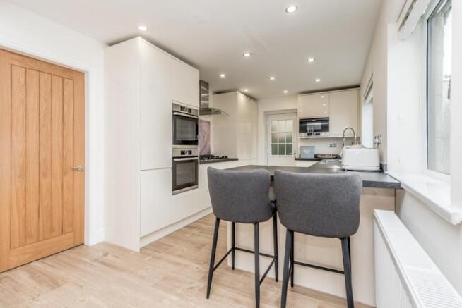4 bed Detached for sale Image 10
