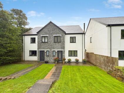 Mawgan, Spacious Semi Detached Home