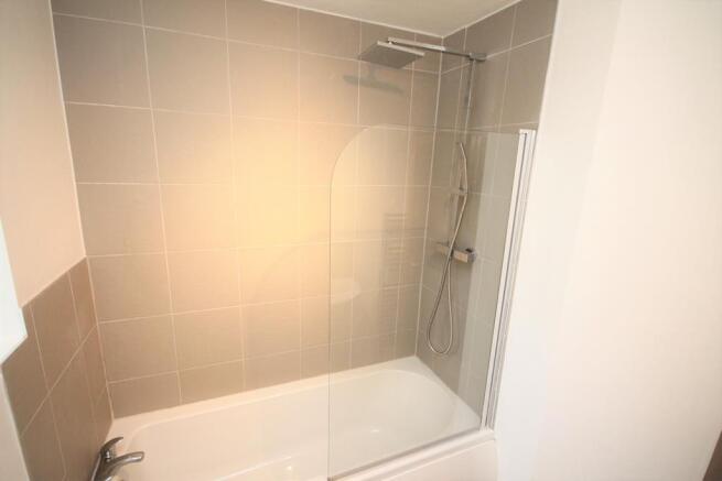 3 bed Semi-Detached Bungalow to rent Image 6