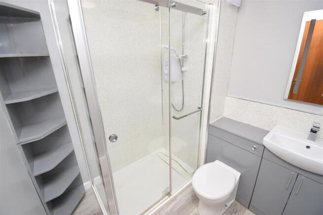 SHOWER ROOM..jpg