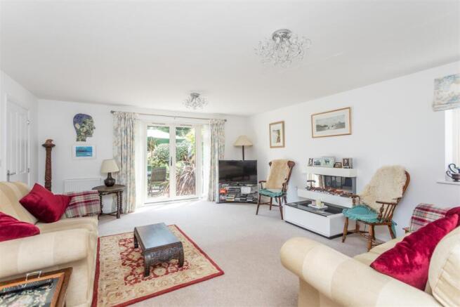 5 bed Detached for sale Image 6