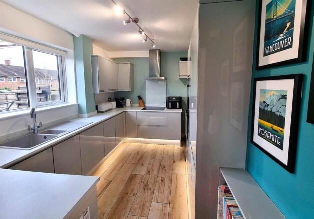 Modern Fitted Kitchen