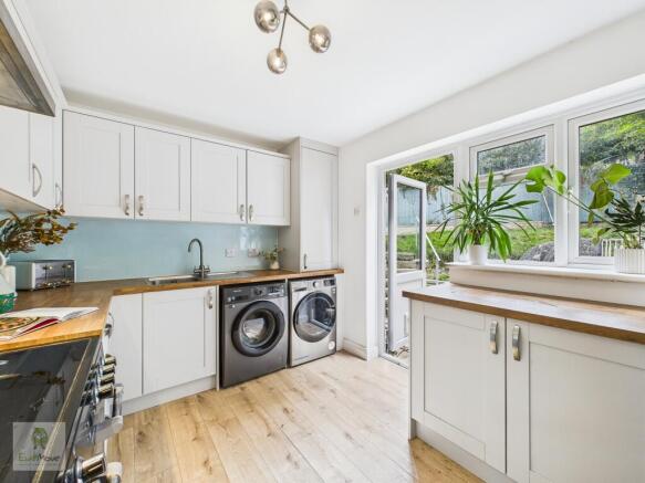 CAM02308G0-PR0222-STILL006-2