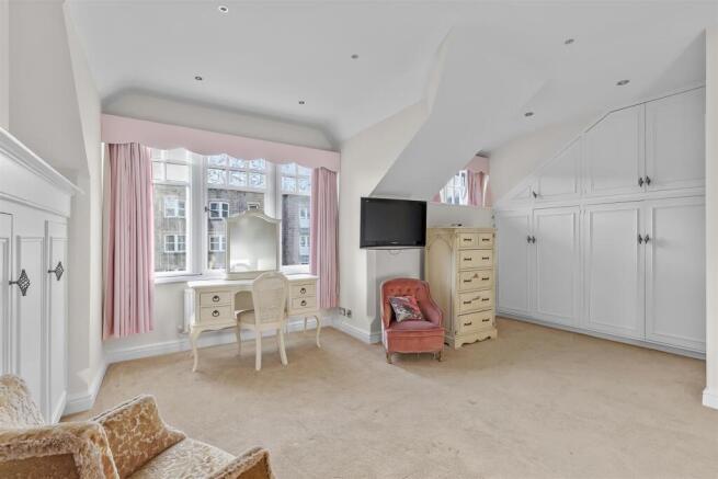 3 bed Apartment for sale Image 10
