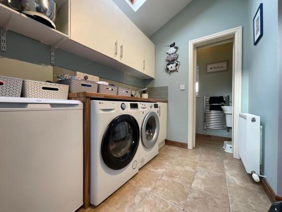 4 bed Semi-Detached for sale Image 10
