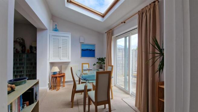 DINING / FAMILY ROOM