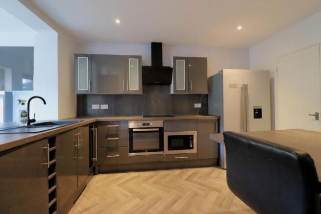 4 bed Terraced for sale Image 5